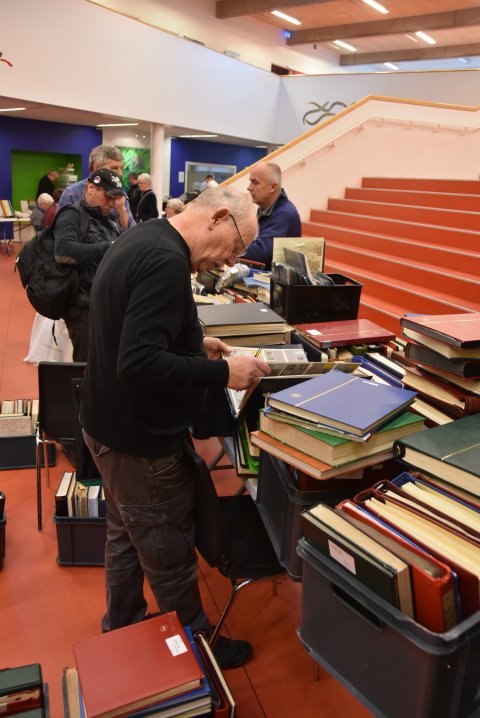 Steen Larsen havde sædvanlig meget materiale med. Steen Larsen havde sædvanlig meget materiale med.